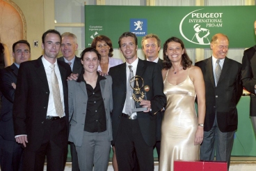 Das deutsche Siegerteam (1. Reihe, v.l.n.r.): Patrick Herresthal (Saarbrücken), Golfprofi Marine Monnet (Frankreich), Alexander Kowalewski (Hamburg) und Claudia Gruber (Leipzig).